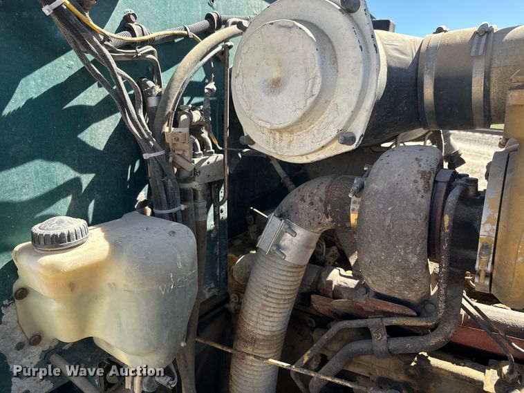 image for item DQ6758 1990 Peterbilt 375 tank truck