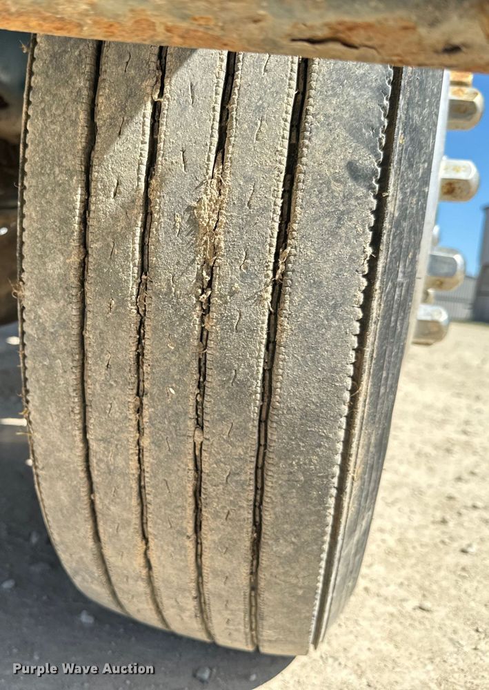 image for item DQ6758 1990 Peterbilt 375 tank truck