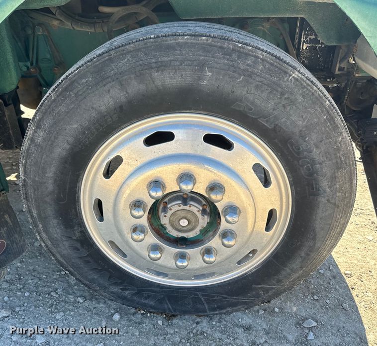 image for item DQ6758 1990 Peterbilt 375 tank truck