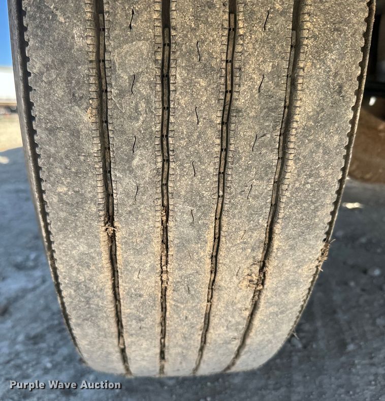 image for item DQ6758 1990 Peterbilt 375 tank truck