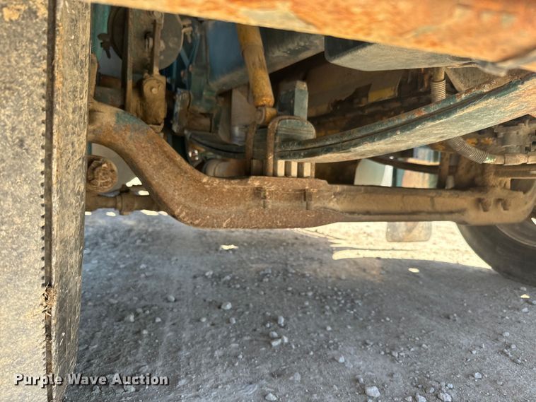 image for item DQ6758 1990 Peterbilt 375 tank truck