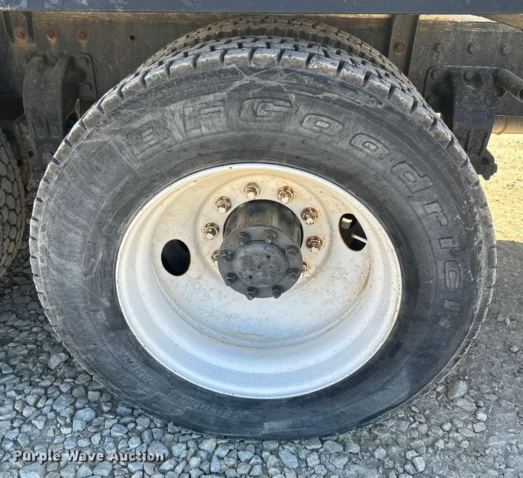 image for item DQ6758 1990 Peterbilt 375 tank truck