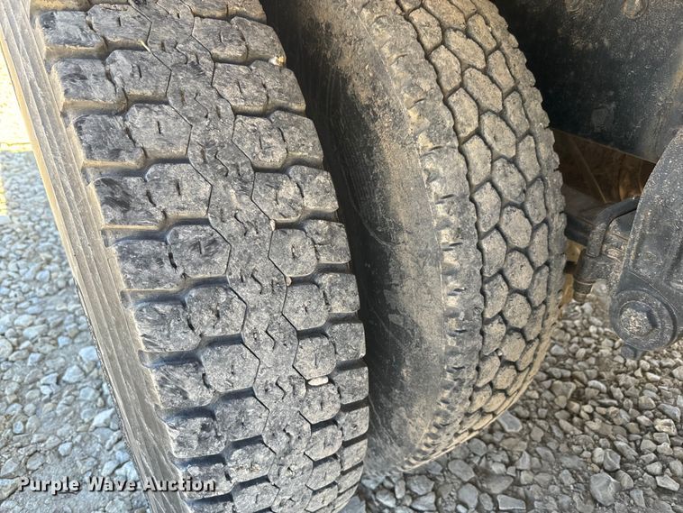 image for item DQ6758 1990 Peterbilt 375 tank truck