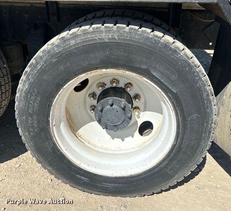 image for item DQ6758 1990 Peterbilt 375 tank truck