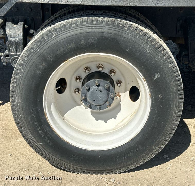 image for item DQ6758 1990 Peterbilt 375 tank truck