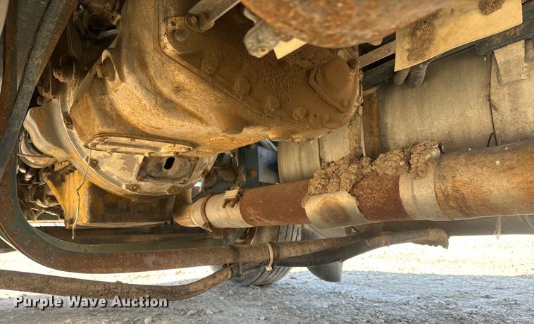 image for item DQ6758 1990 Peterbilt 375 tank truck