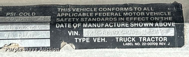 image for item DQ6758 1990 Peterbilt 375 tank truck