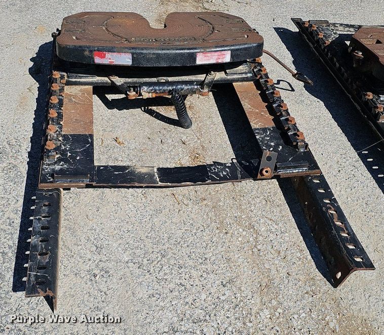 image for item DQ8604 (5) Fontaine receiver hitches