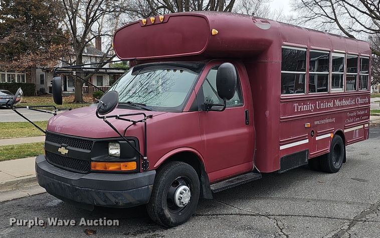 image for item DQ8633 2007 Blue Bird Micro-Bird   school bus