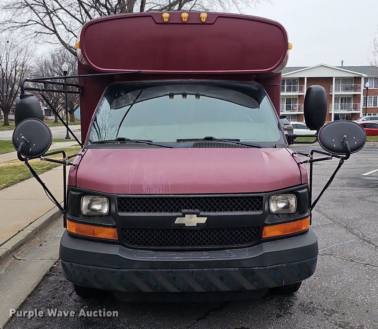 image for item DQ8633 2007 Blue Bird Micro-Bird   school bus