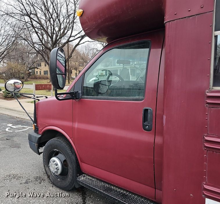 image for item DQ8633 2007 Blue Bird Micro-Bird   school bus