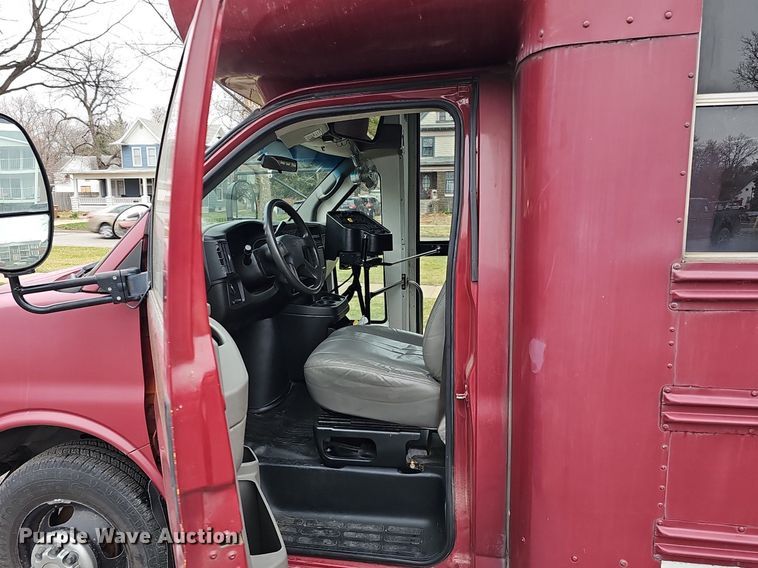 image for item DQ8633 2007 Blue Bird Micro-Bird   school bus