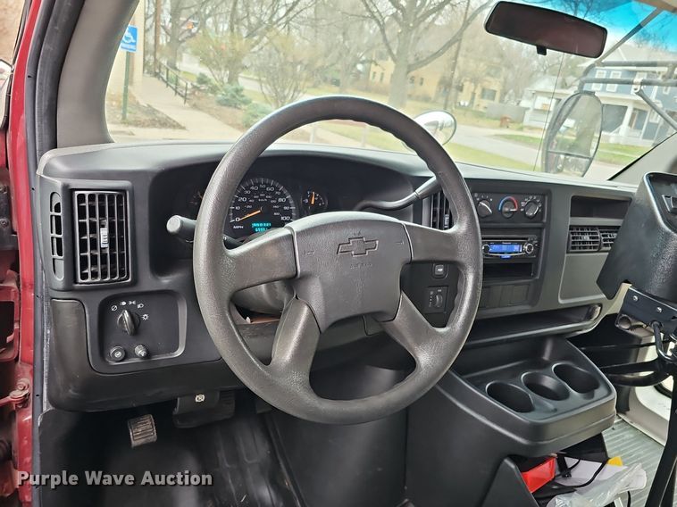 image for item DQ8633 2007 Blue Bird Micro-Bird   school bus