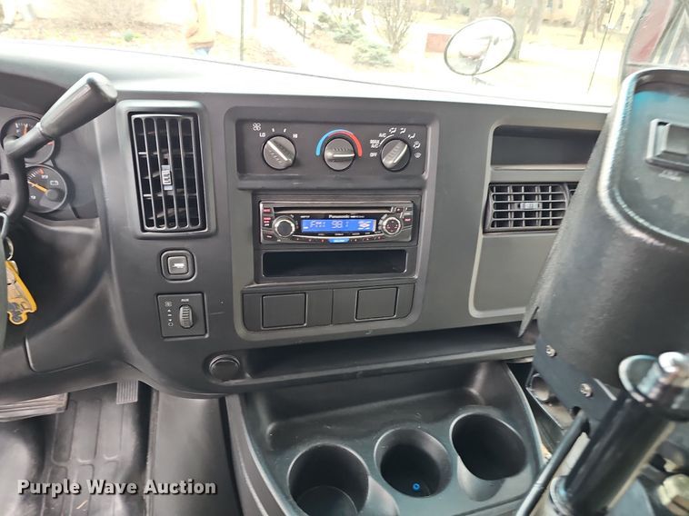 image for item DQ8633 2007 Blue Bird Micro-Bird   school bus