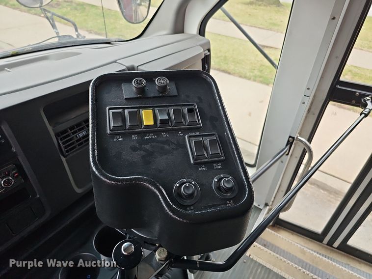 image for item DQ8633 2007 Blue Bird Micro-Bird   school bus