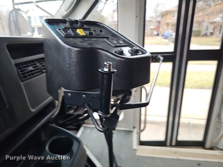 image for item DQ8633 2007 Blue Bird Micro-Bird   school bus