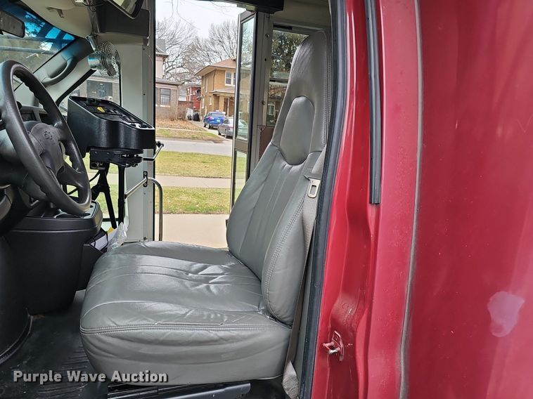 image for item DQ8633 2007 Blue Bird Micro-Bird   school bus