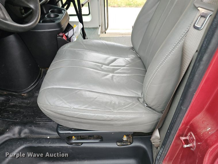 image for item DQ8633 2007 Blue Bird Micro-Bird   school bus