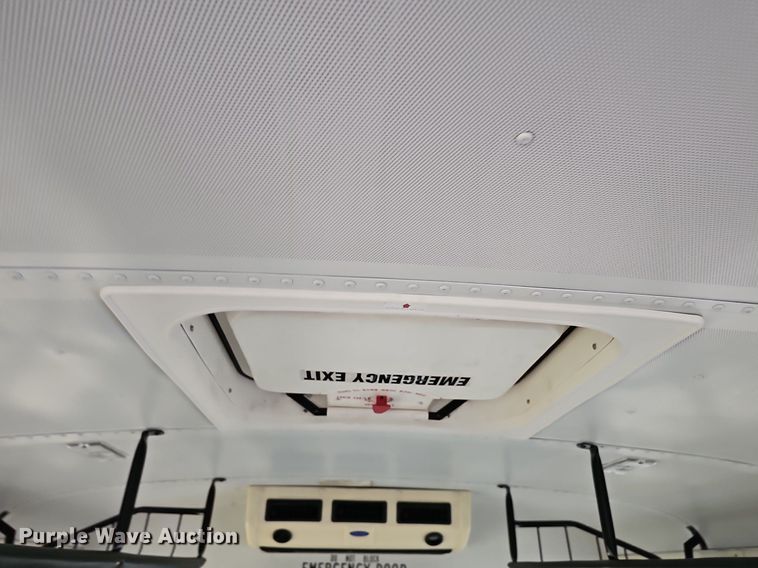 image for item DQ8633 2007 Blue Bird Micro-Bird   school bus