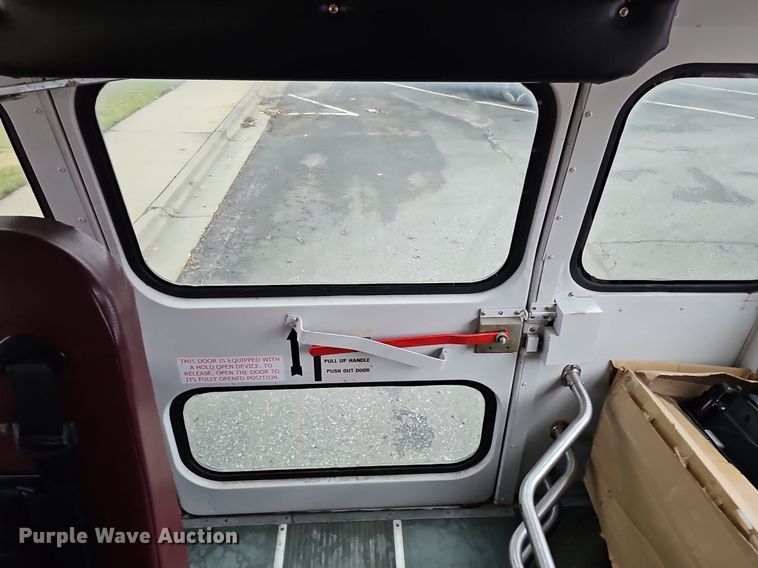 image for item DQ8633 2007 Blue Bird Micro-Bird   school bus