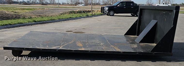 image for item DQ8713 Roll-off flatbed
