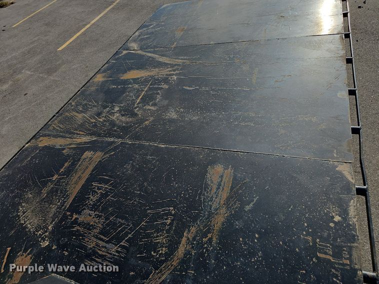 image for item DQ8713 Roll-off flatbed