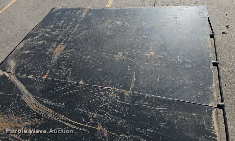 image for item DQ8713 Roll-off flatbed