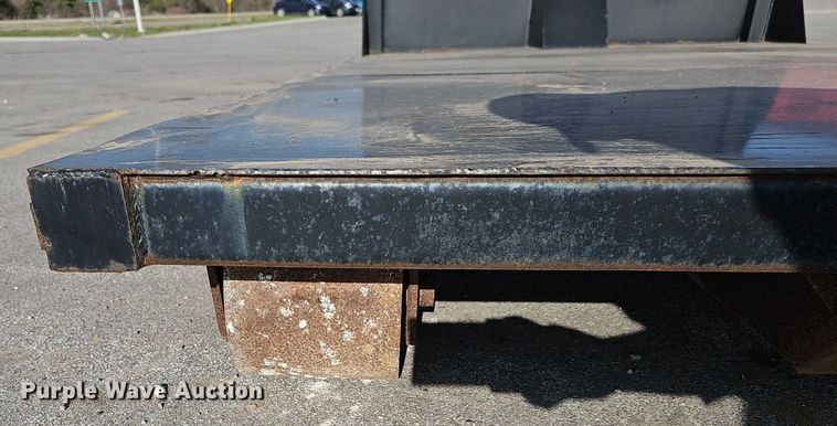 image for item DQ8713 Roll-off flatbed