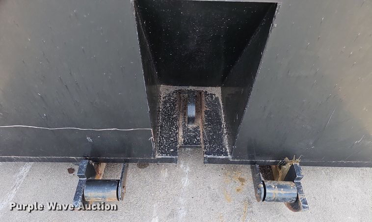 image for item DQ8713 Roll-off flatbed