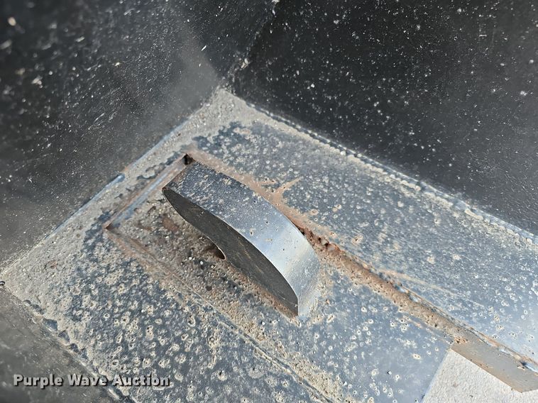 image for item DQ8713 Roll-off flatbed