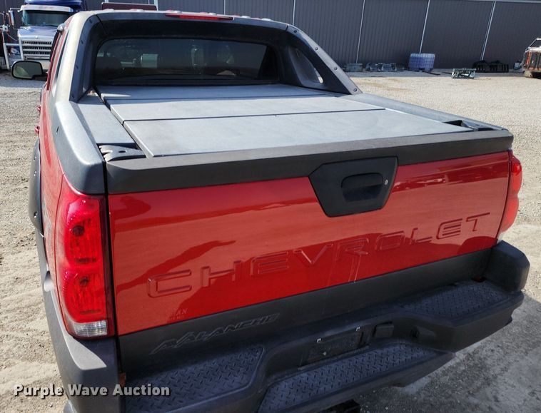 image for item DR7884 2005 Chevrolet Avalanche Crew Cab pickup truck