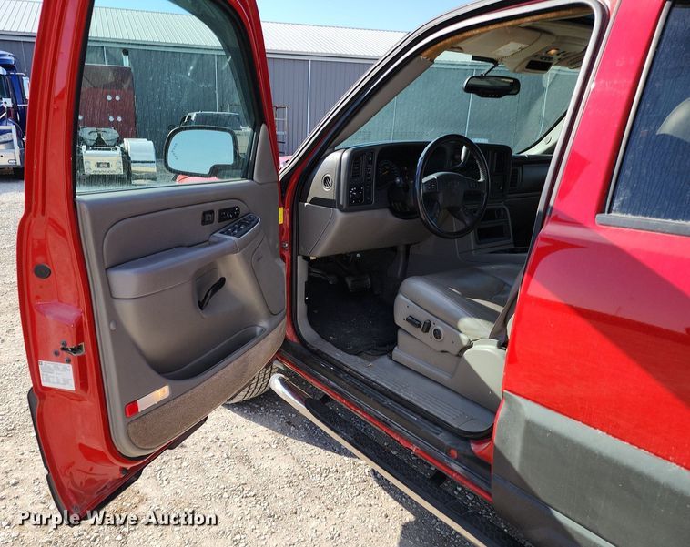 image for item DR7884 2005 Chevrolet Avalanche Crew Cab pickup truck