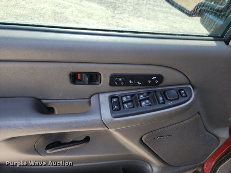 image for item DR7884 2005 Chevrolet Avalanche Crew Cab pickup truck