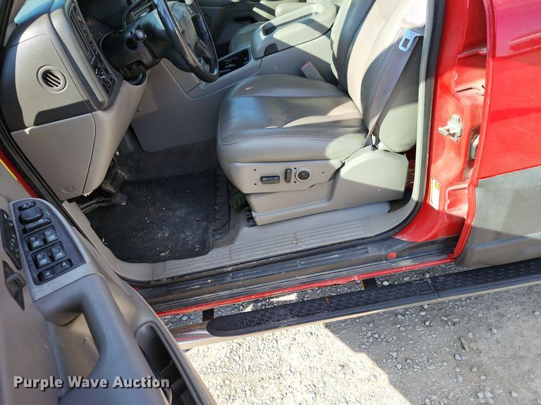 image for item DR7884 2005 Chevrolet Avalanche Crew Cab pickup truck