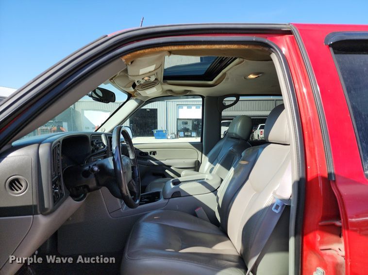 image for item DR7884 2005 Chevrolet Avalanche Crew Cab pickup truck