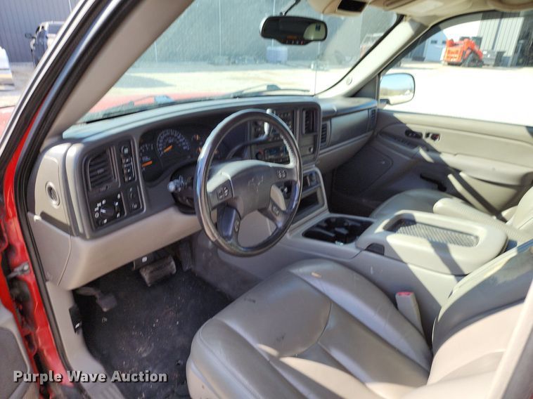 image for item DR7884 2005 Chevrolet Avalanche Crew Cab pickup truck