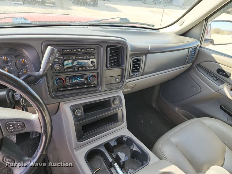 image for item DR7884 2005 Chevrolet Avalanche Crew Cab pickup truck