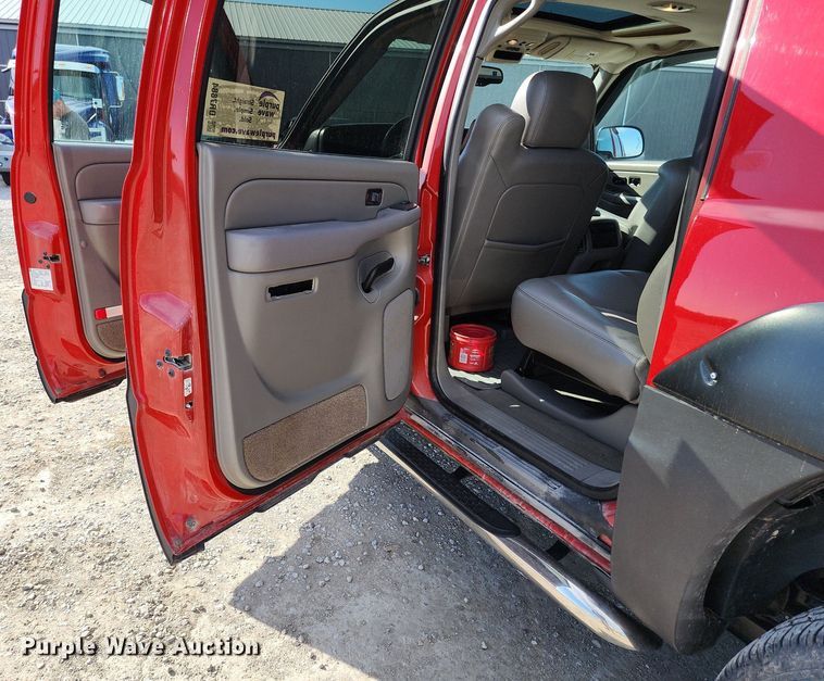 image for item DR7884 2005 Chevrolet Avalanche Crew Cab pickup truck