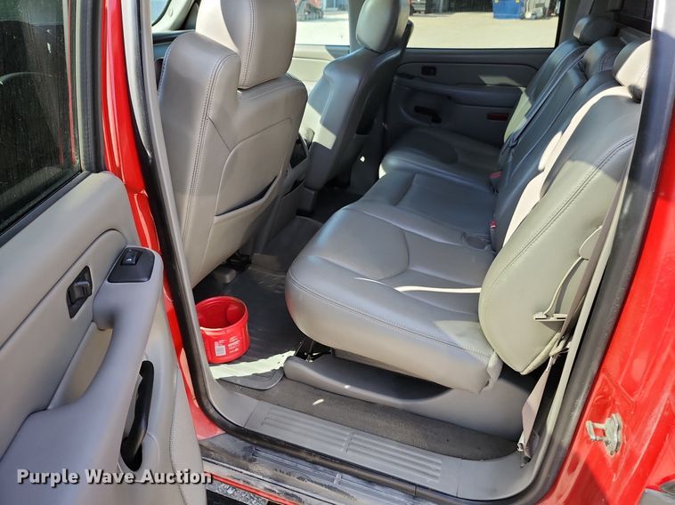 image for item DR7884 2005 Chevrolet Avalanche Crew Cab pickup truck