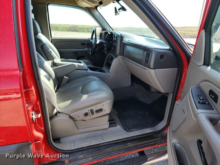 image for item DR7884 2005 Chevrolet Avalanche Crew Cab pickup truck