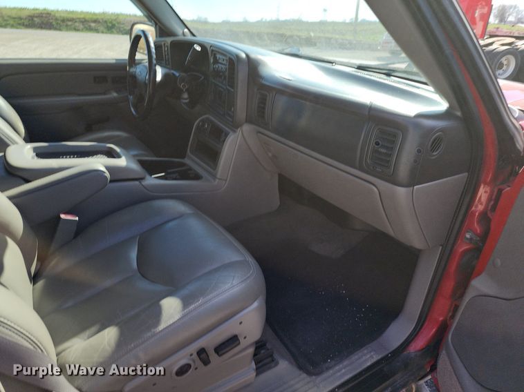 image for item DR7884 2005 Chevrolet Avalanche Crew Cab pickup truck