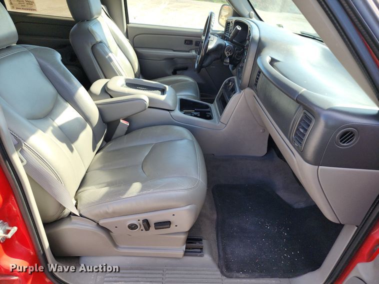 image for item DR7884 2005 Chevrolet Avalanche Crew Cab pickup truck