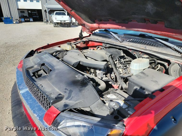 image for item DR7884 2005 Chevrolet Avalanche Crew Cab pickup truck