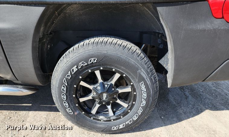 image for item DR7884 2005 Chevrolet Avalanche Crew Cab pickup truck