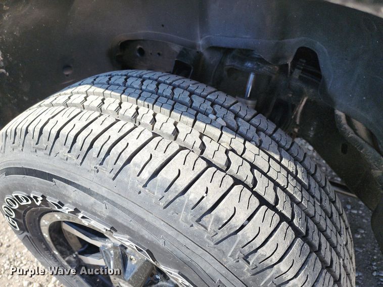 image for item DR7884 2005 Chevrolet Avalanche Crew Cab pickup truck