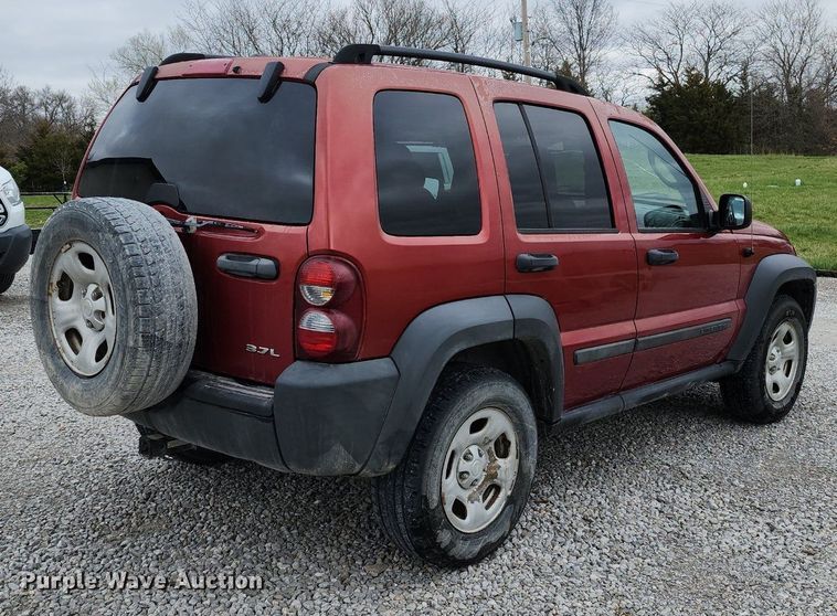 image for item DR7900 2006 Jeep  Liberty SUV