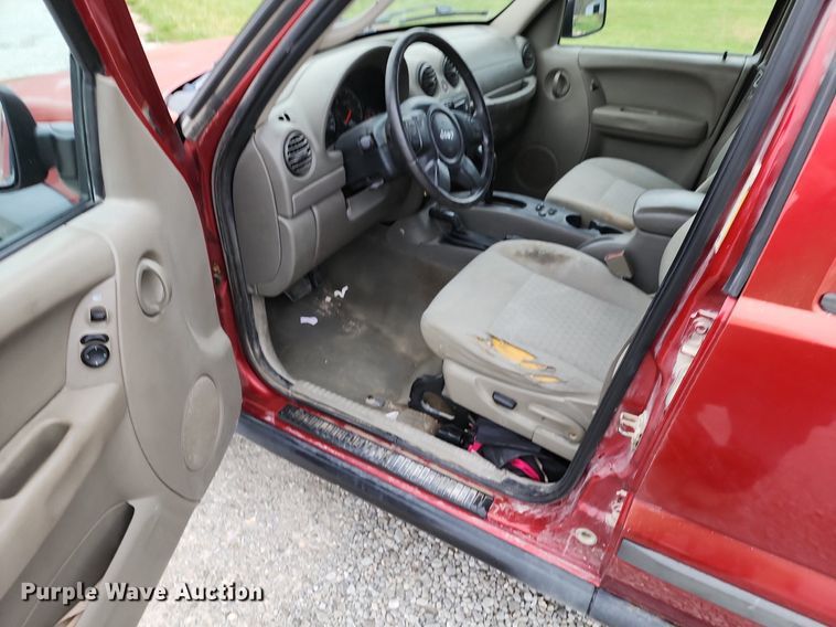 image for item DR7900 2006 Jeep  Liberty SUV