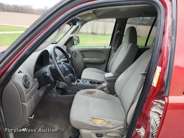 image for item DR7900 2006 Jeep  Liberty SUV