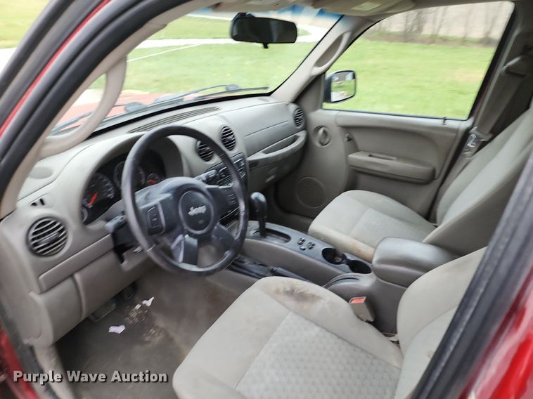 image for item DR7900 2006 Jeep  Liberty SUV