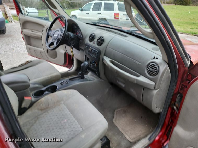 image for item DR7900 2006 Jeep  Liberty SUV